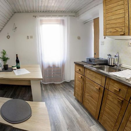 Ferienwohnung Apartma Petra Ravnik - Wanderer'S Hut Bohinj Exterior foto