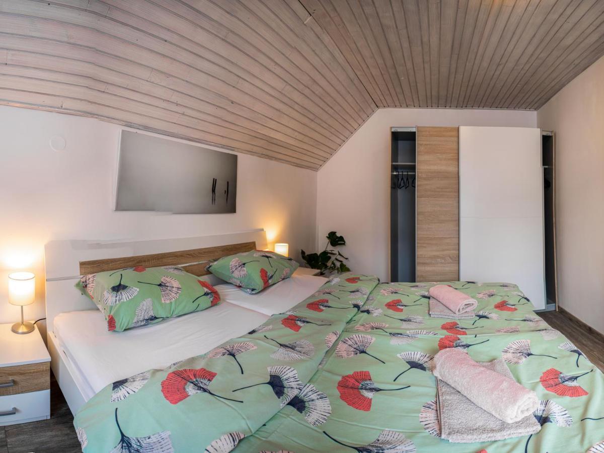 Ferienwohnung Apartma Petra Ravnik - Wanderer'S Hut Bohinj Exterior foto
