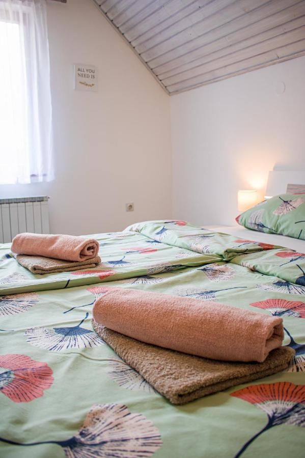 Ferienwohnung Apartma Petra Ravnik - Wanderer'S Hut Bohinj Exterior foto