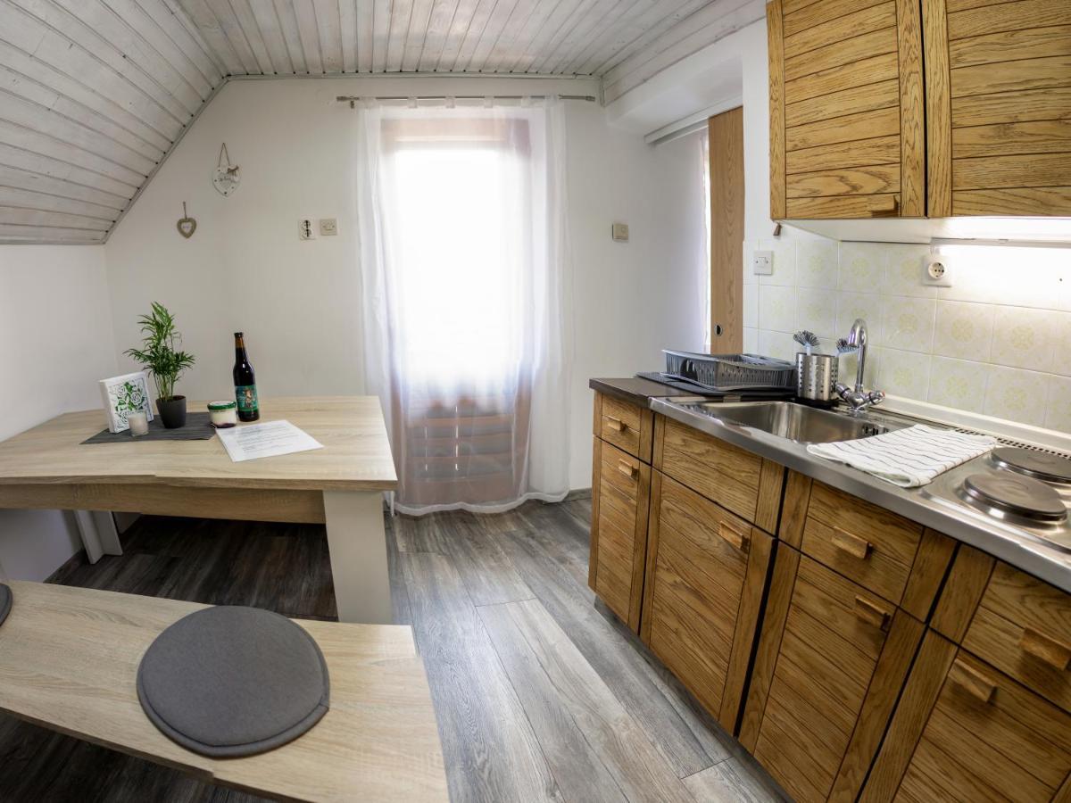 Ferienwohnung Apartma Petra Ravnik - Wanderer'S Hut Bohinj Exterior foto
